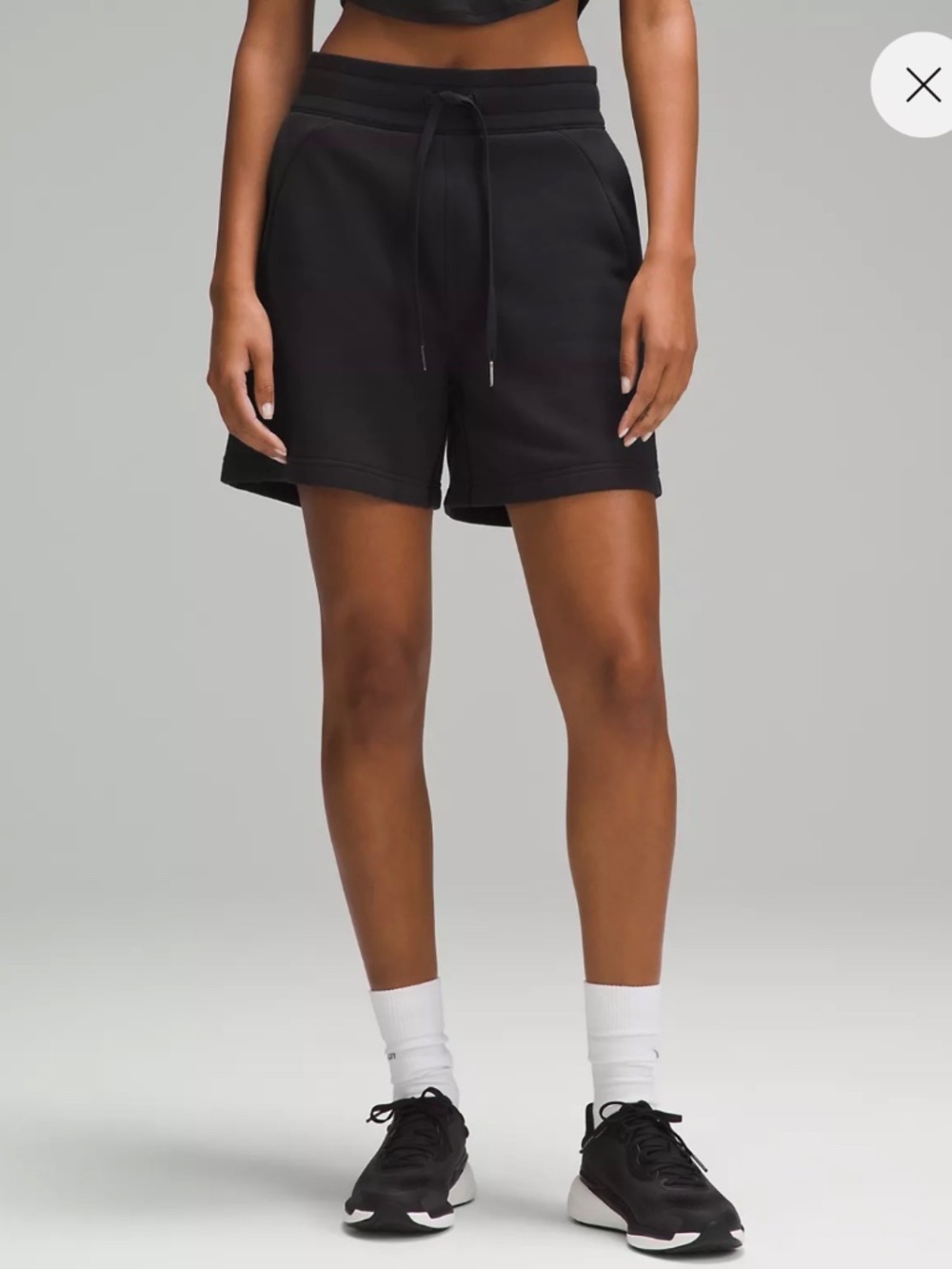 NEW WITH TAGS Lululemon Scuba High-Rise Short 5"